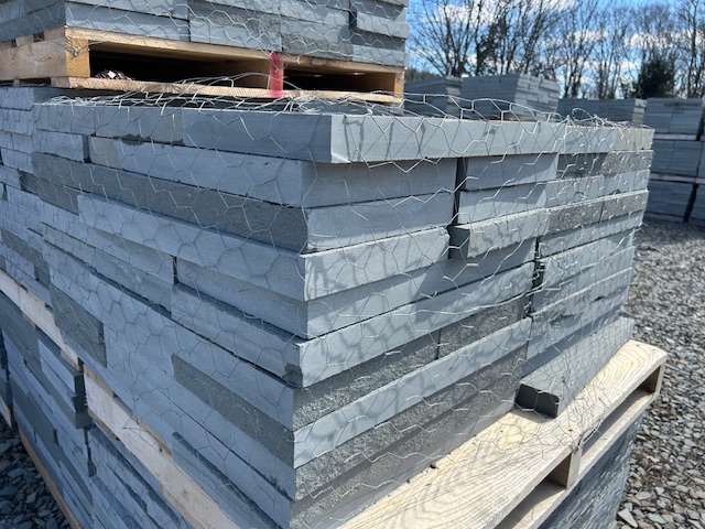 Lot #9: 1 pallet 2" Bluestone Patio Kit